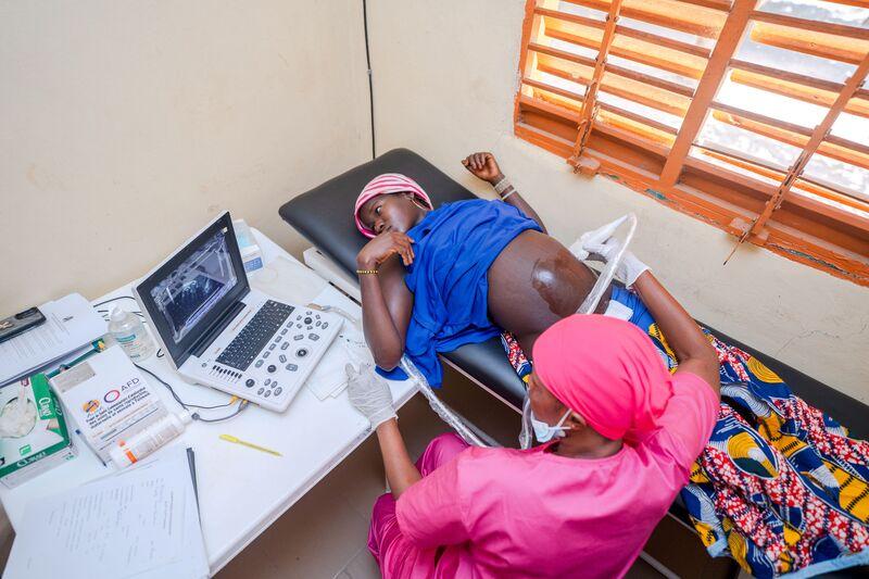 Révolution dans les soins maternels en Guinée : Les Échographes Mobiles update