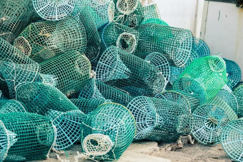 Pyrolysis tests on plastic fishing traps! update